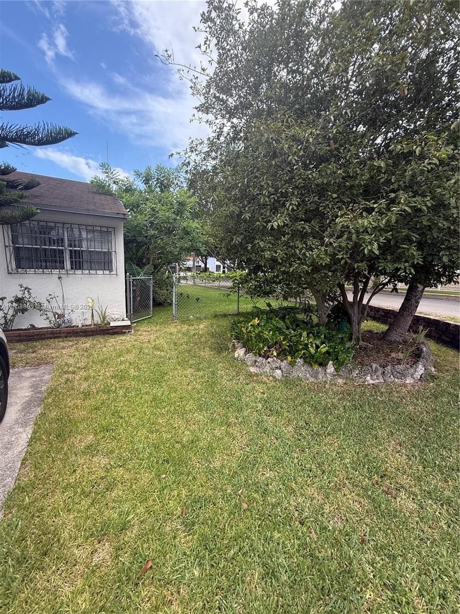 11472 SW 4th St, Sweetwater FL 33174 — 6