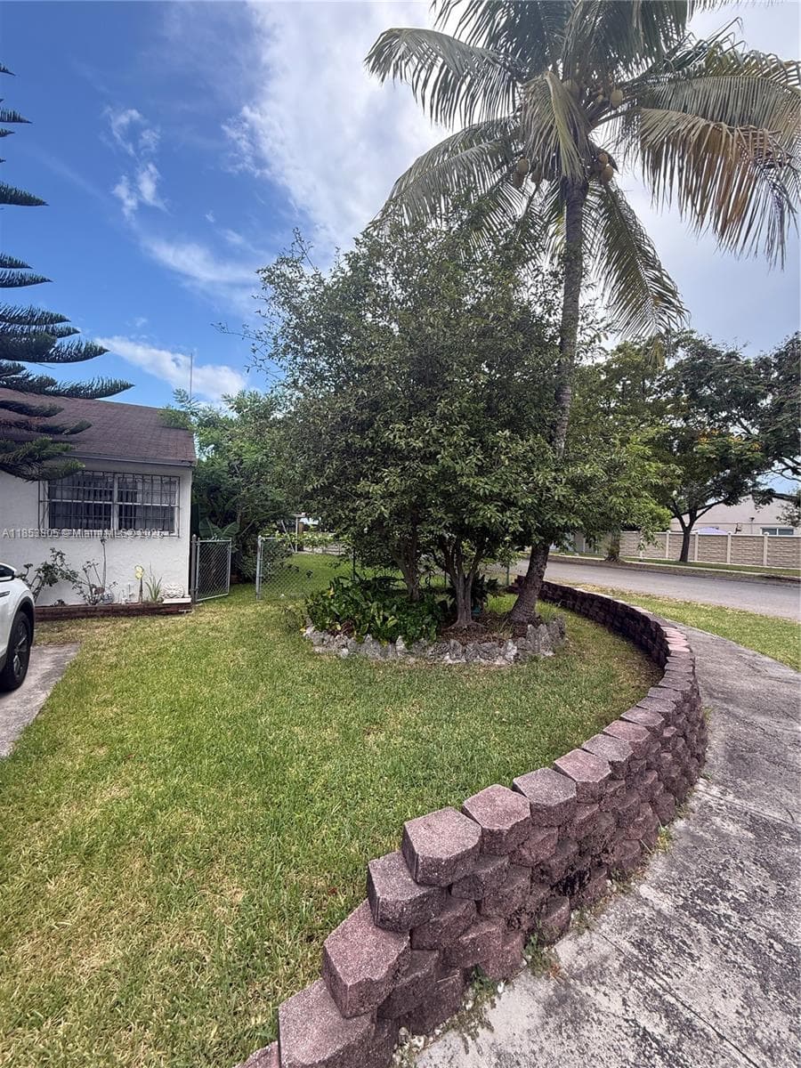 11472 SW 4th St, Sweetwater FL 33174 — 5