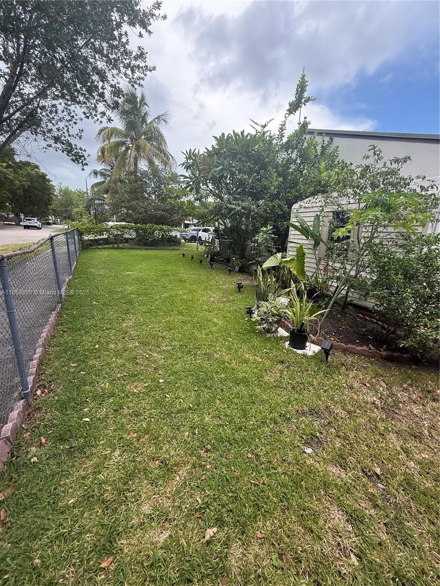 11472 SW 4th St, Sweetwater FL 33174 — 10