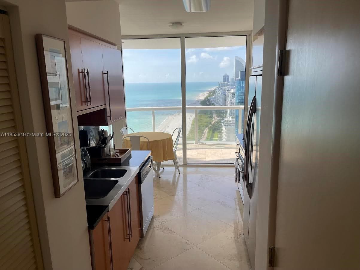 6365 Collins Ave # 3404, Miami Beach FL 33141 — 17