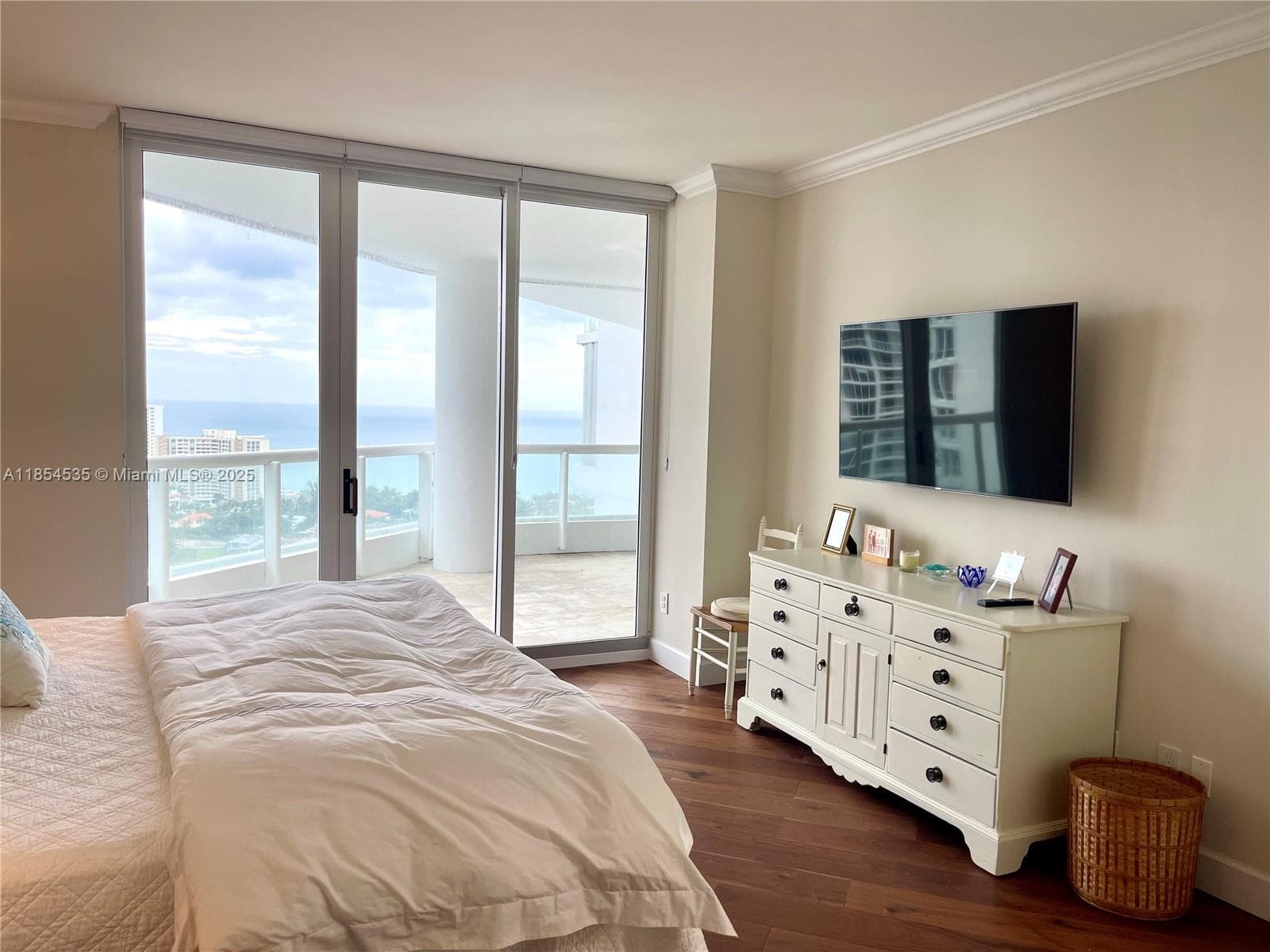 21050 Point Pl # 2803, Aventura FL 33180 — 25