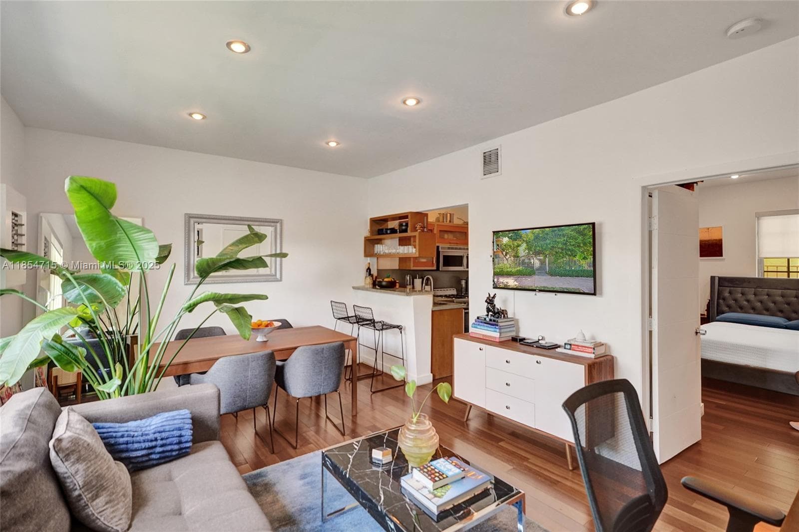 815 Euclid Ave # 8, Miami Beach FL 33139 — 3