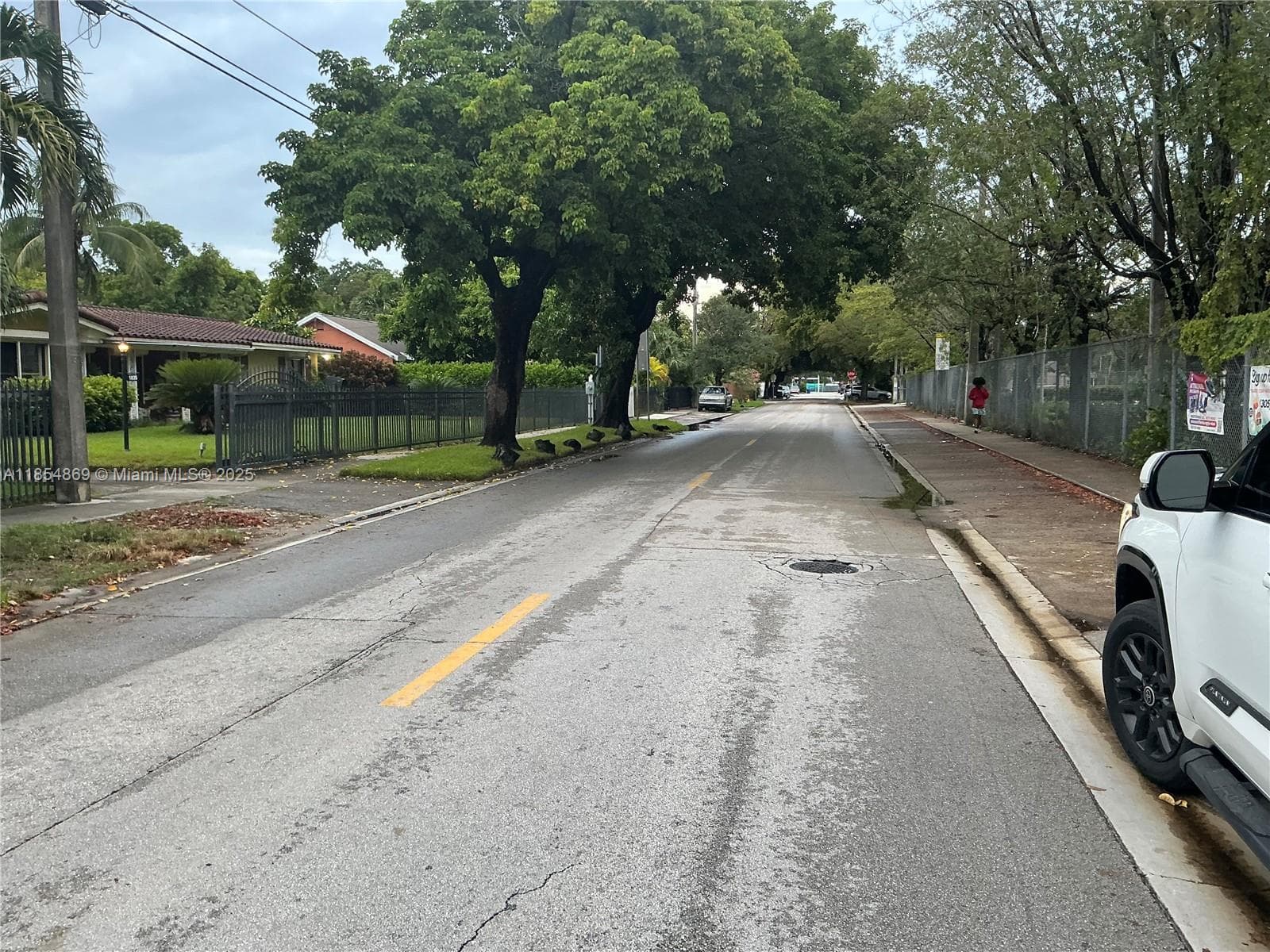 1855 NW 32nd St, Miami FL 33142 — 3