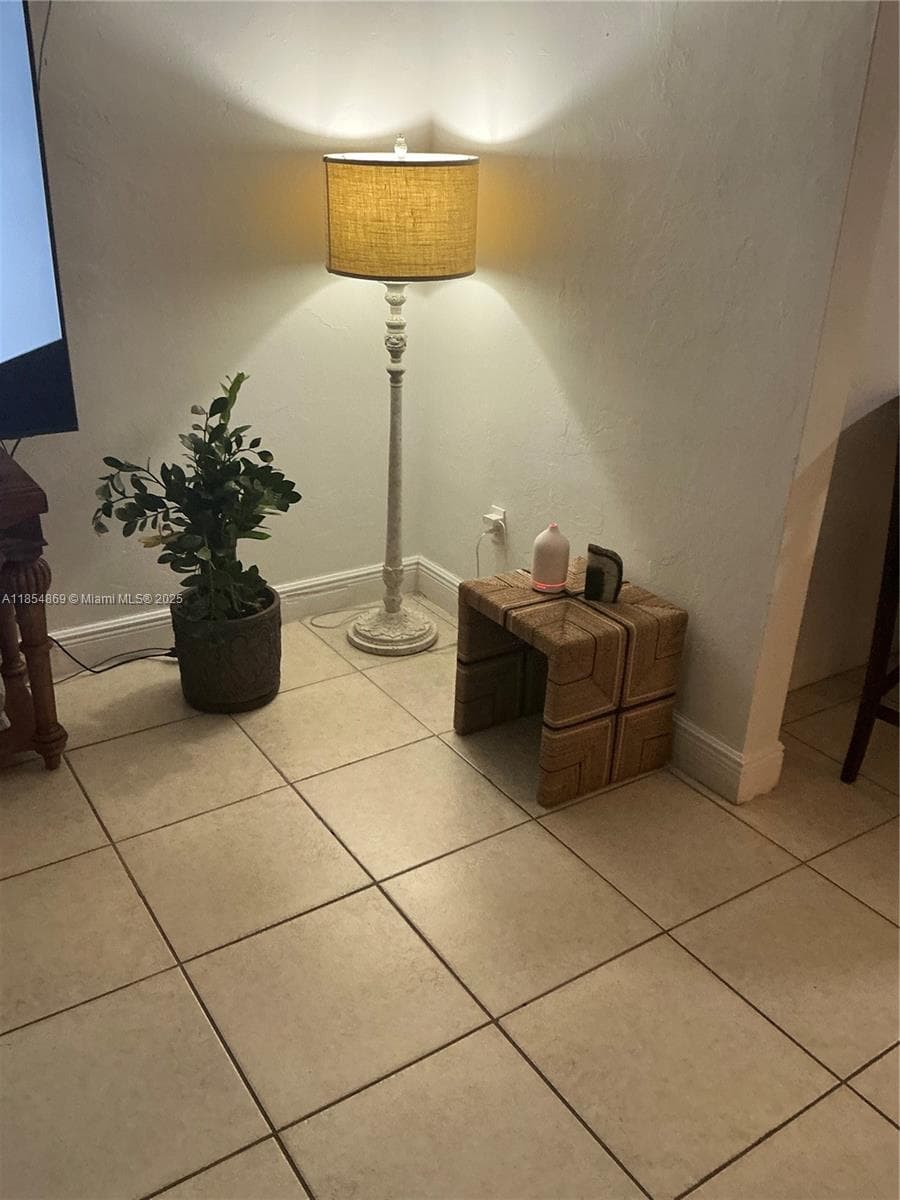 1855 NW 32nd St, Miami FL 33142 — 14