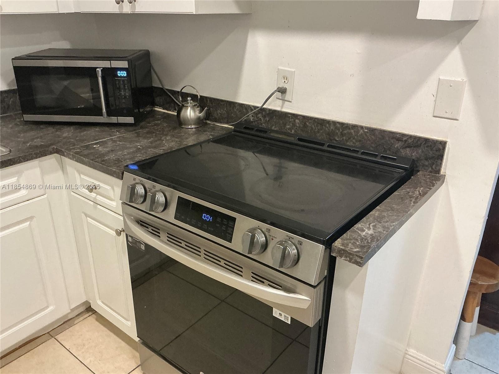 1855 NW 32nd St, Miami FL 33142 — 19
