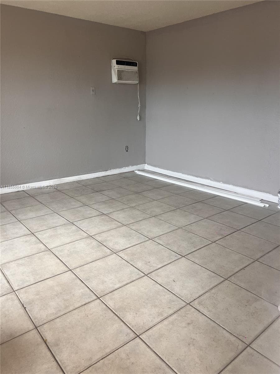 571 NE 136th St # 571, North Miami FL 33161 — 2