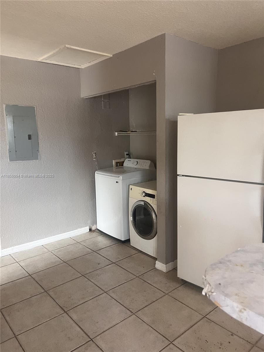 571 NE 136th St # 571, North Miami FL 33161 — 3