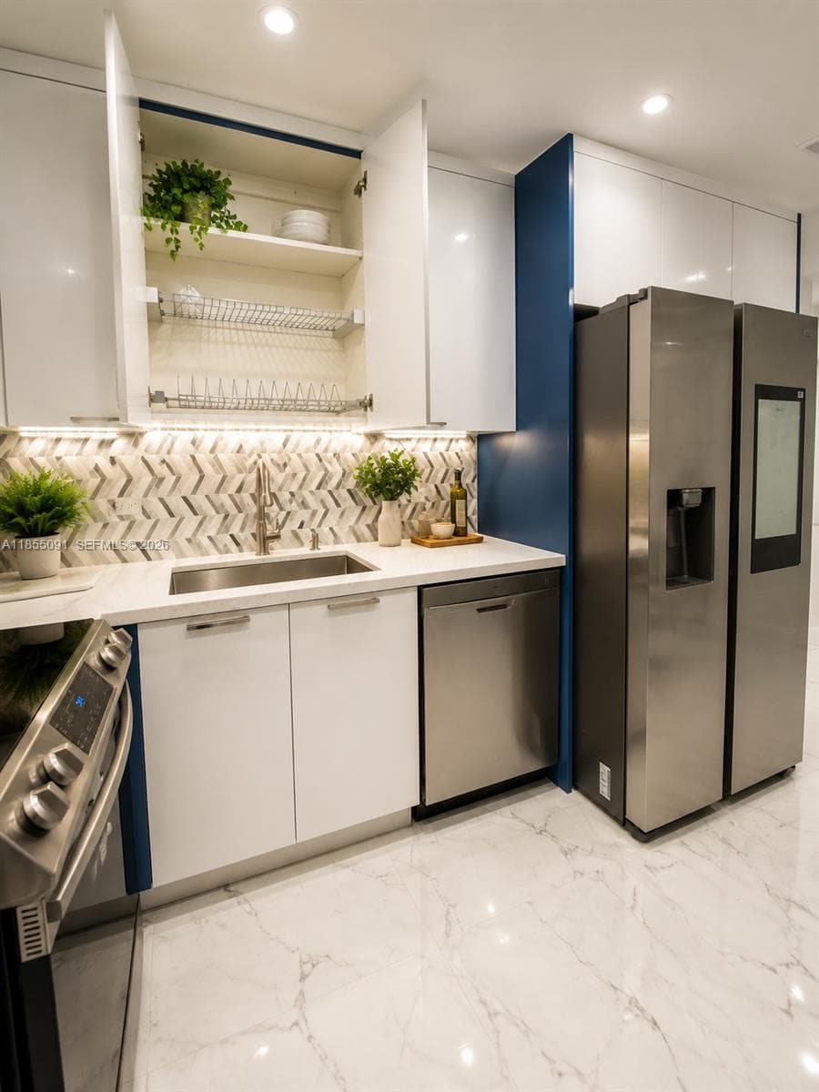 5005 Collins Ave # 822, Miami Beach FL 33140 — 2
