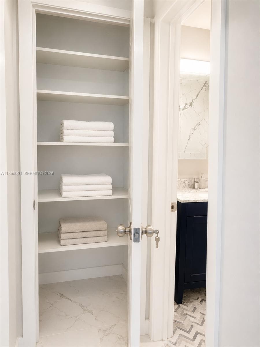 5005 Collins Ave # 822, Miami Beach FL 33140 — 4