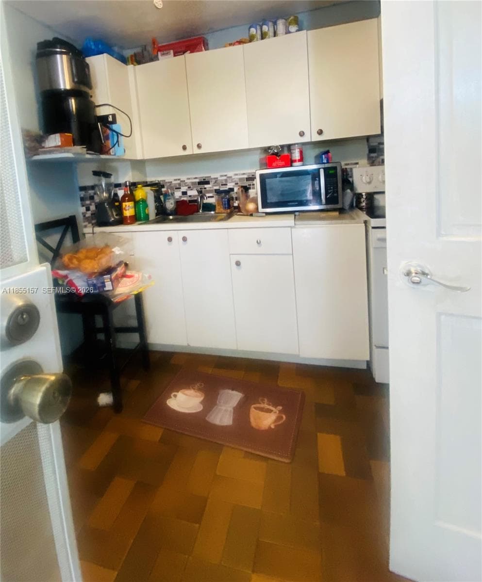 8355 NW 32nd Ave, Miami FL 33147 — 52