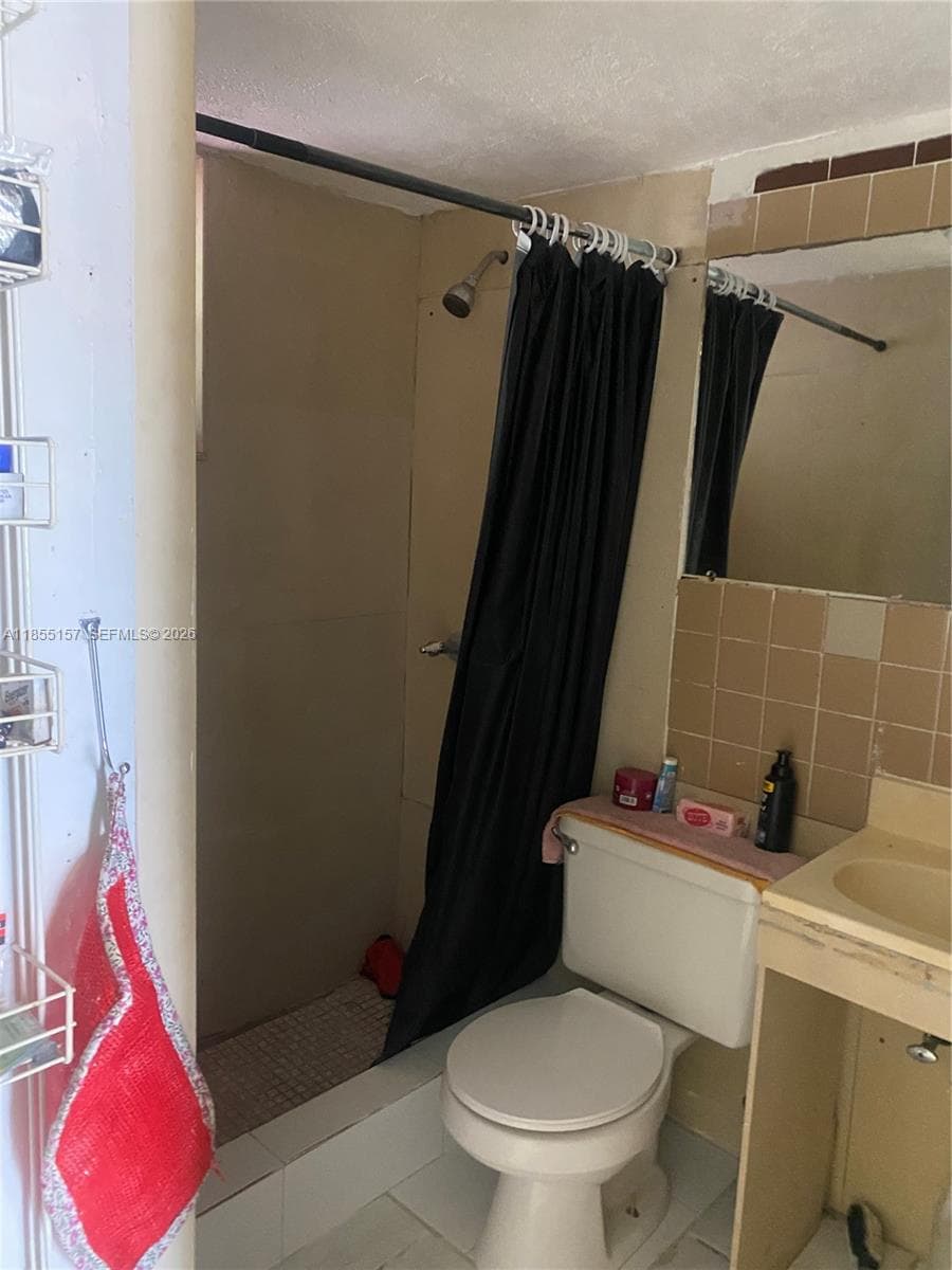8355 NW 32nd Ave, Miami FL 33147 — 56