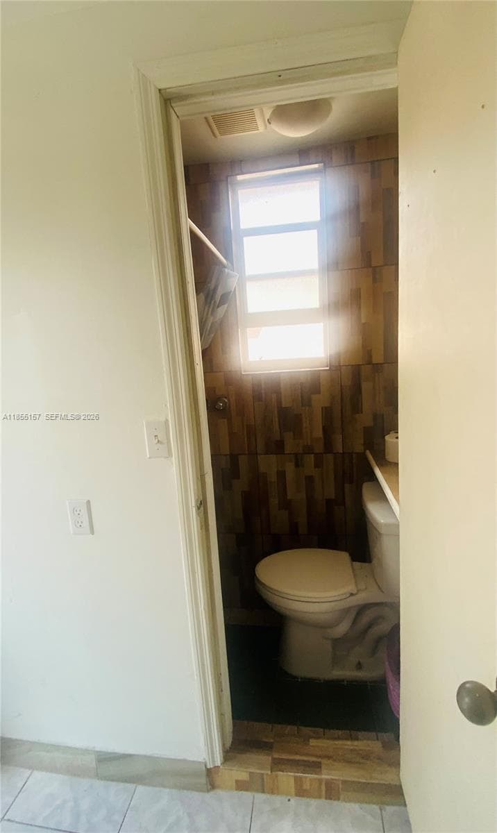 8355 NW 32nd Ave, Miami FL 33147 — 42