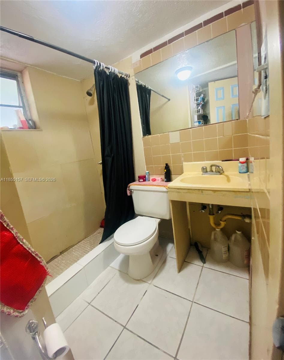 8355 NW 32nd Ave, Miami FL 33147 — 58