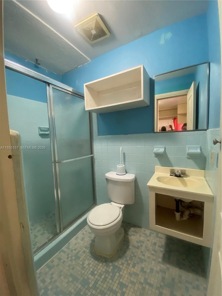 8355 NW 32nd Ave, Miami FL 33147 — 40