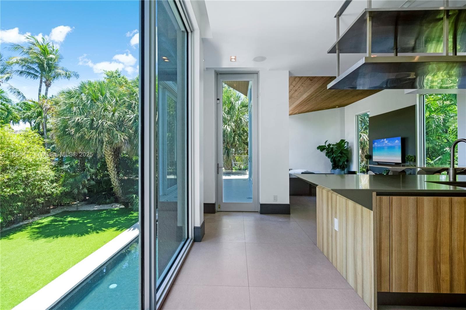 545 SABAL PALM, Key Biscayne FL 33149 — 90