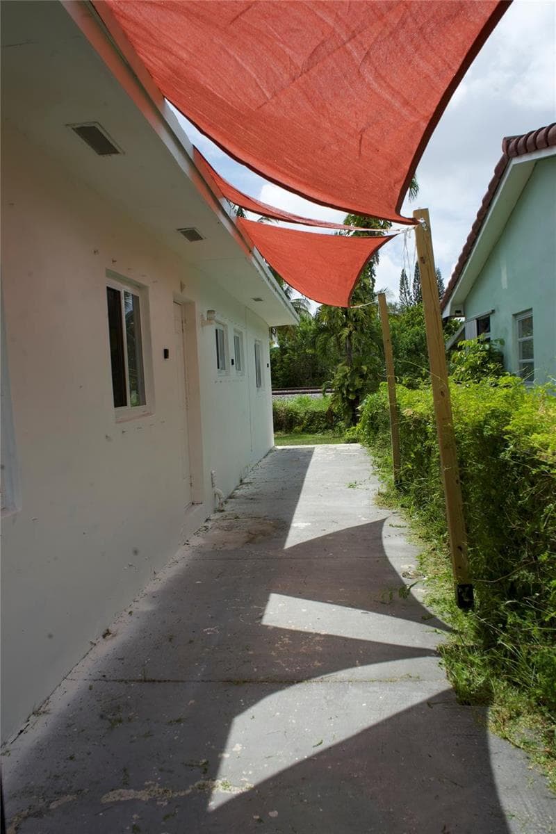 11150 Peachtree Drive, Miami FL 33161 — 25