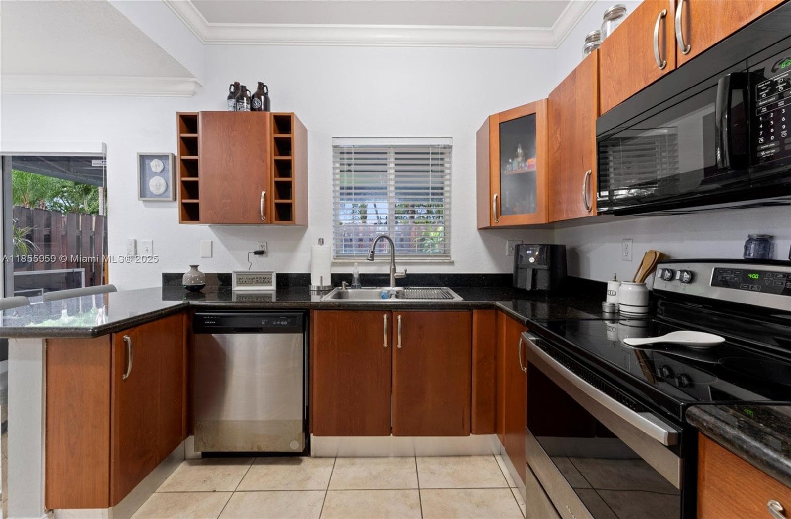 7423 NW 182nd St, Hialeah FL 33015 — 16