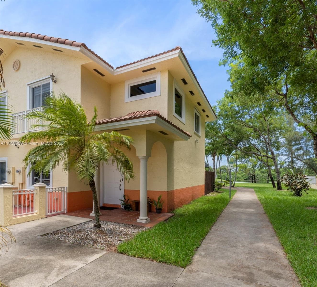 7423 NW 182nd St, Hialeah FL 33015 — 3