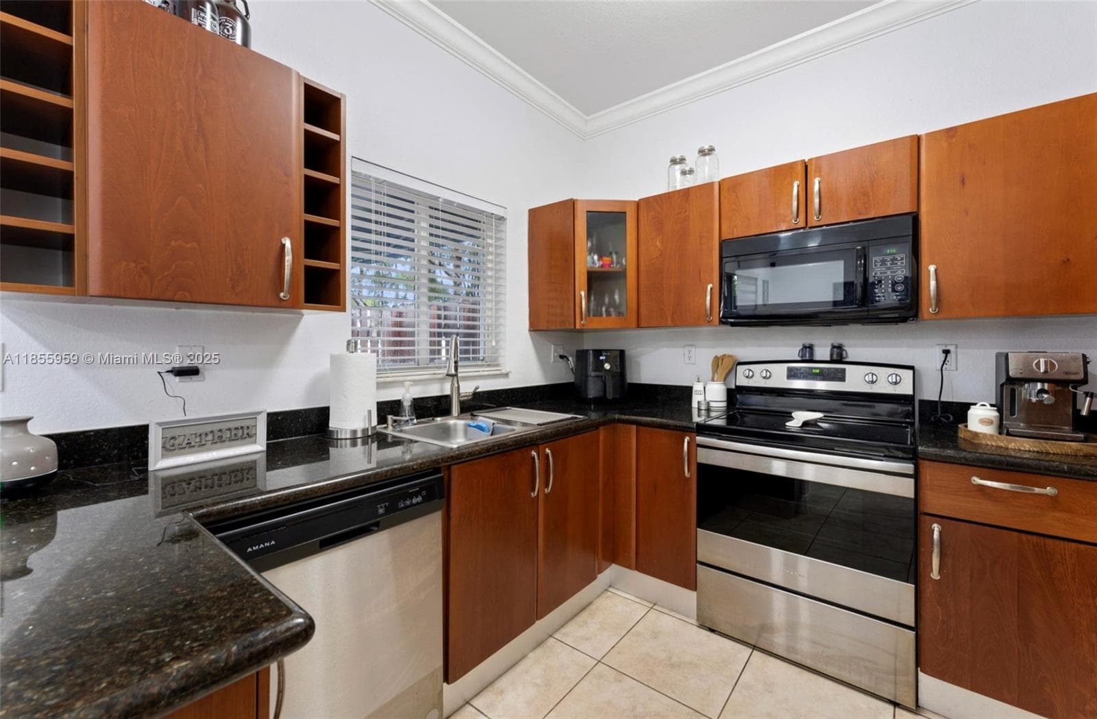 7423 NW 182nd St, Hialeah FL 33015 — 14