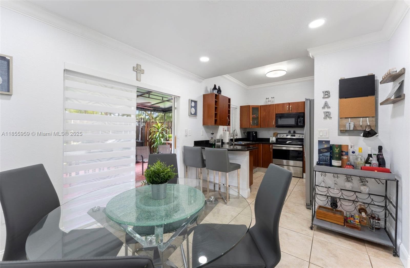 7423 NW 182nd St, Hialeah FL 33015 — 11