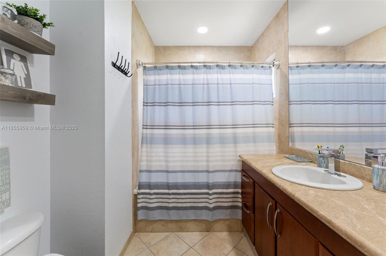 7423 NW 182nd St, Hialeah FL 33015 — 25
