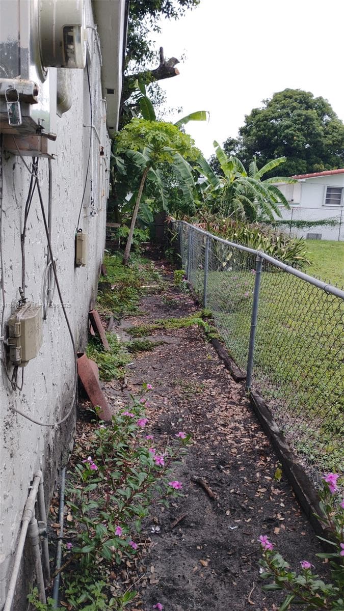 7312 NW 17th Ct, Miami FL 33147 — 26