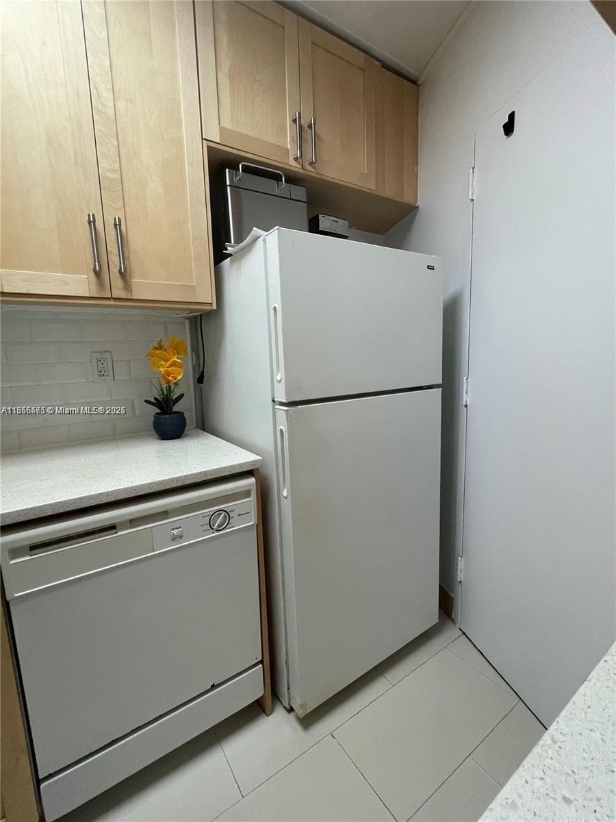 2899 Collins Ave # 1420, Miami Beach FL 33140 — 8
