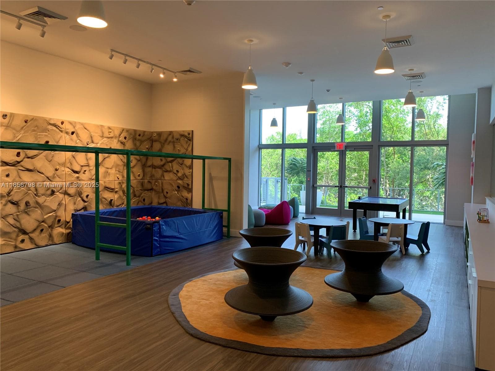 16385 Biscayne Blvd # 2720, North Miami Beach FL 33160 — 6