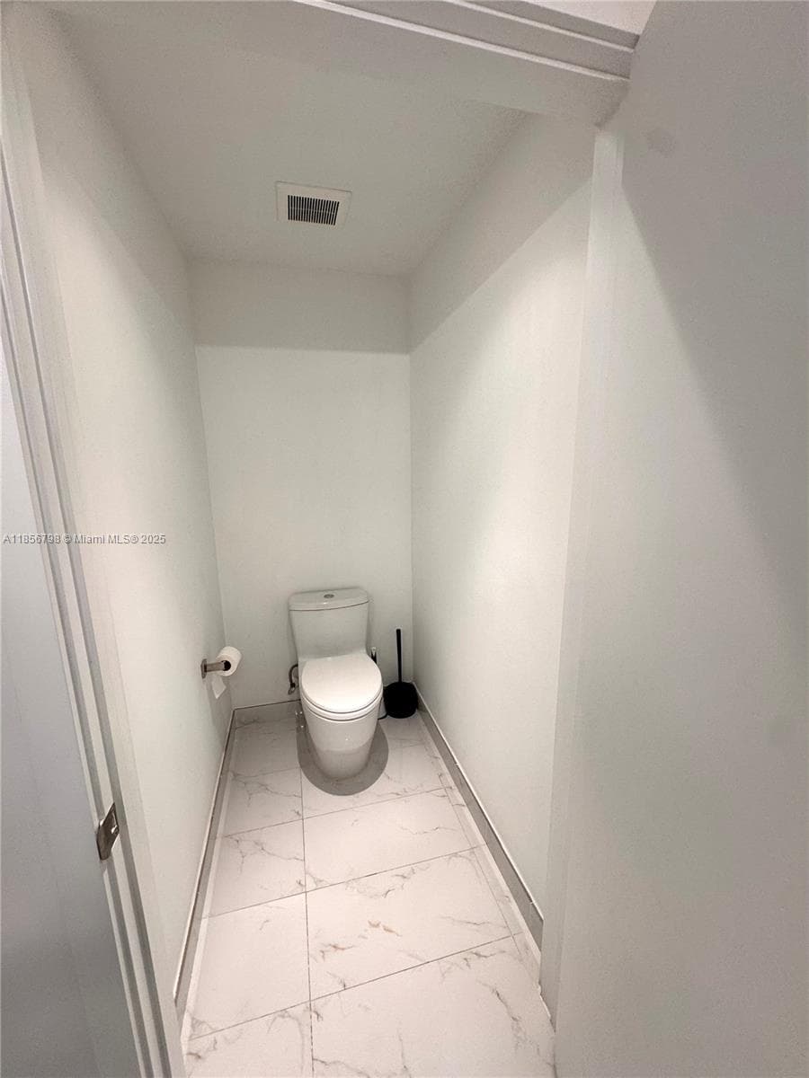 16385 Biscayne Blvd # 2720, North Miami Beach FL 33160 — 38