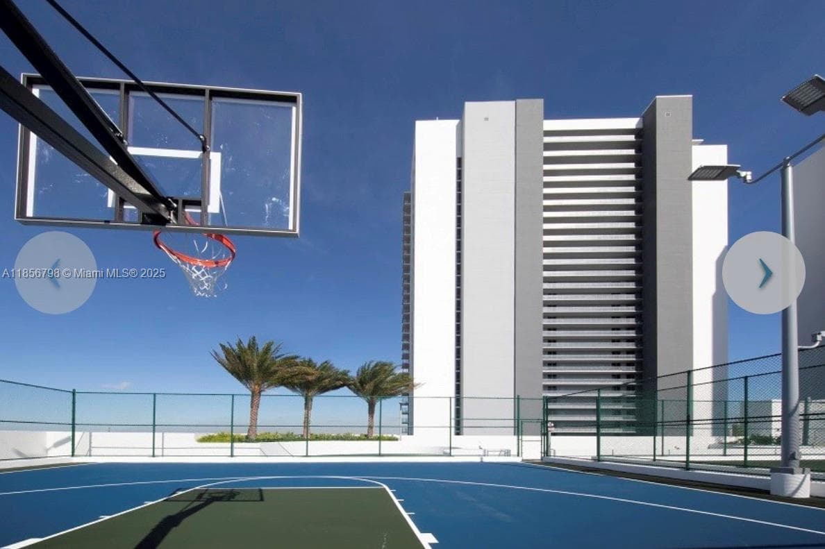 16385 Biscayne Blvd # 2720, North Miami Beach FL 33160 — 16
