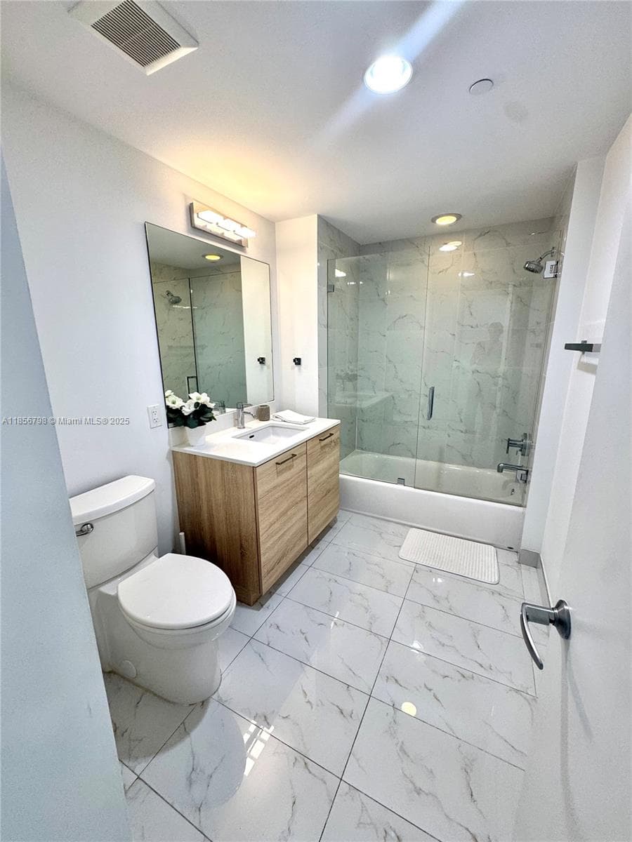 16385 Biscayne Blvd # 2720, North Miami Beach FL 33160 — 22