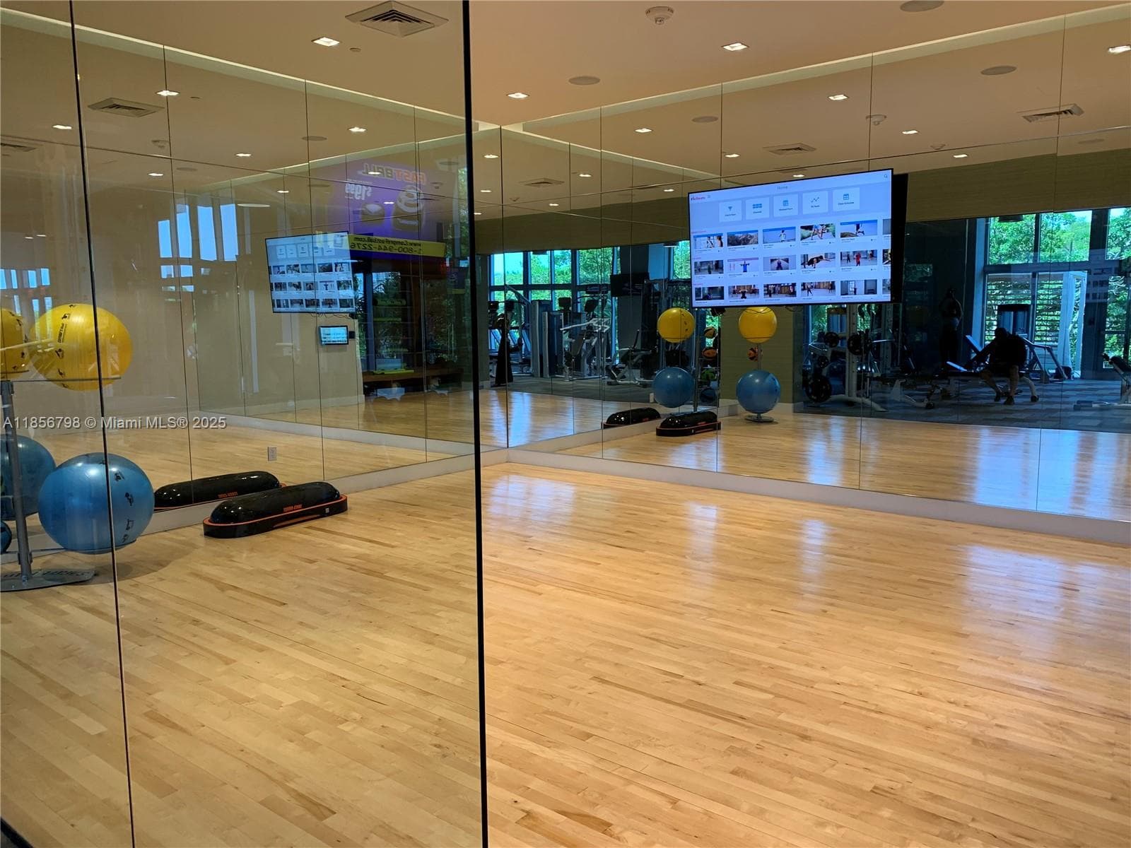 16385 Biscayne Blvd # 2720, North Miami Beach FL 33160 — 9
