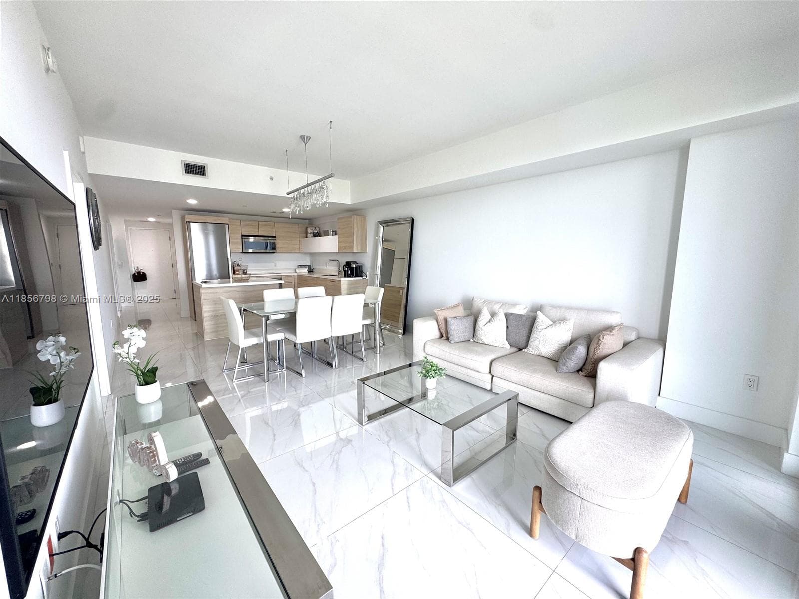 16385 Biscayne Blvd # 2720, North Miami Beach FL 33160 — 33