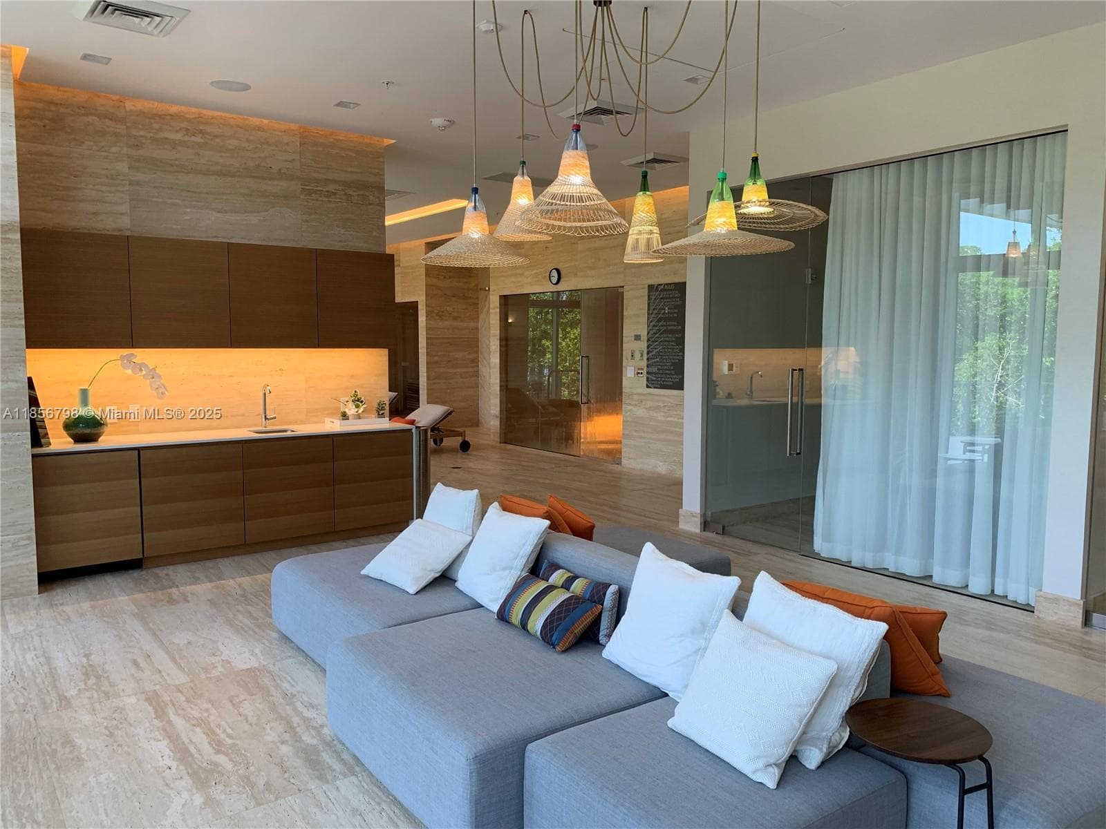 16385 Biscayne Blvd # 2720, North Miami Beach FL 33160 — 10