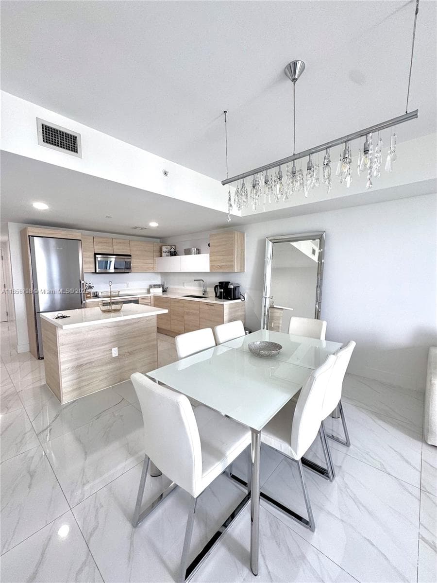 16385 Biscayne Blvd # 2720, North Miami Beach FL 33160 — 32