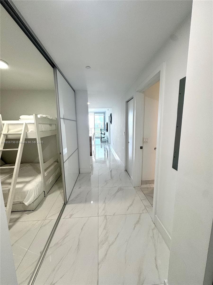 16385 Biscayne Blvd # 2720, North Miami Beach FL 33160 — 18