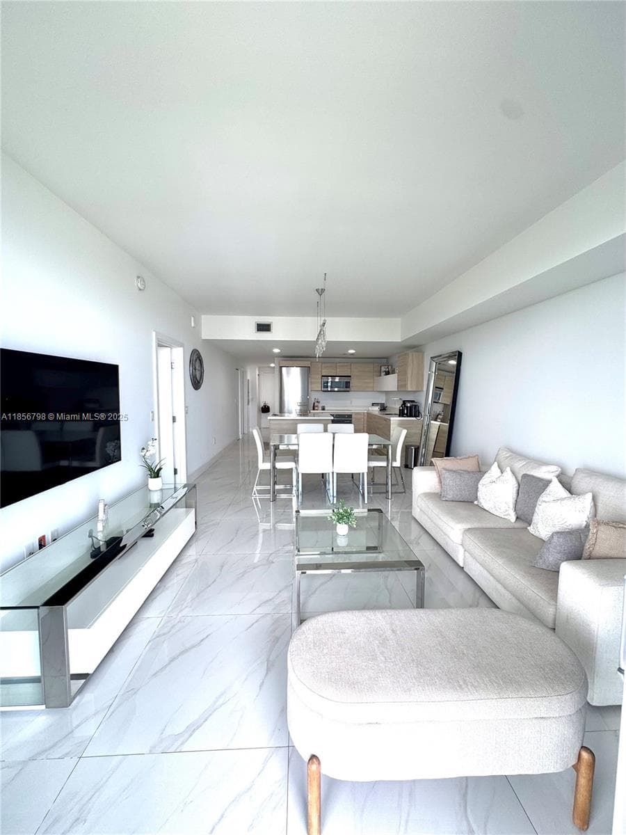 16385 Biscayne Blvd # 2720, North Miami Beach FL 33160 — 36