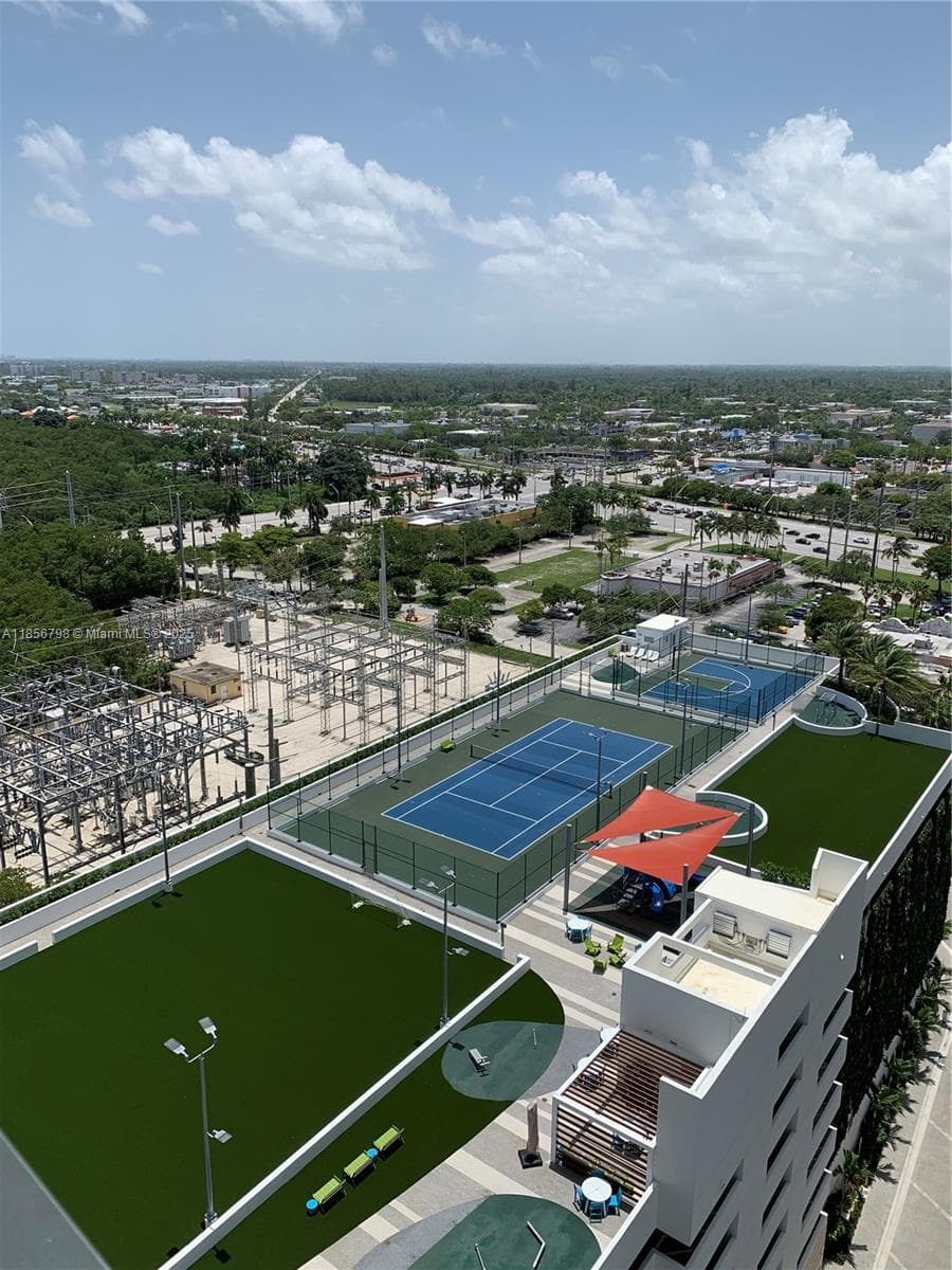 16385 Biscayne Blvd # 2720, North Miami Beach FL 33160 — 15