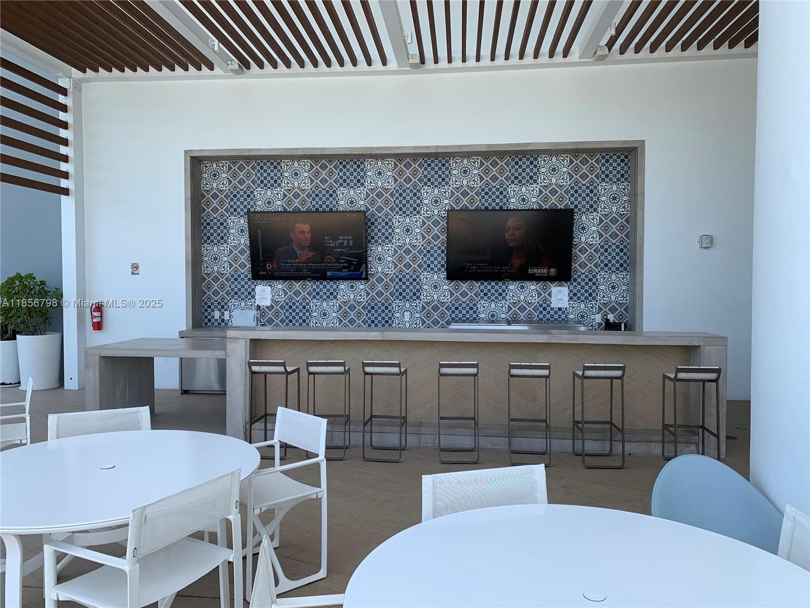 16385 Biscayne Blvd # 2720, North Miami Beach FL 33160 — 11