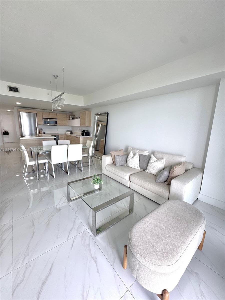 16385 Biscayne Blvd # 2720, North Miami Beach FL 33160 — 34