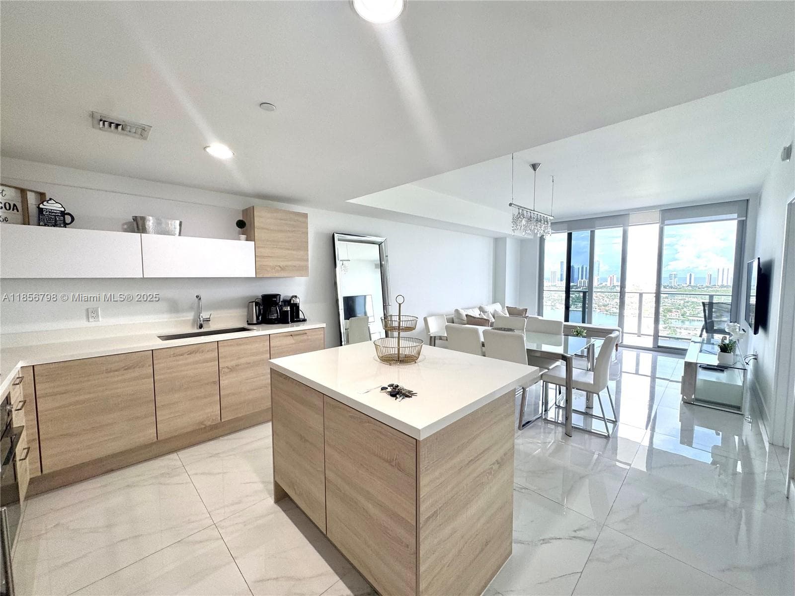 16385 Biscayne Blvd # 2720, North Miami Beach FL 33160 — 25