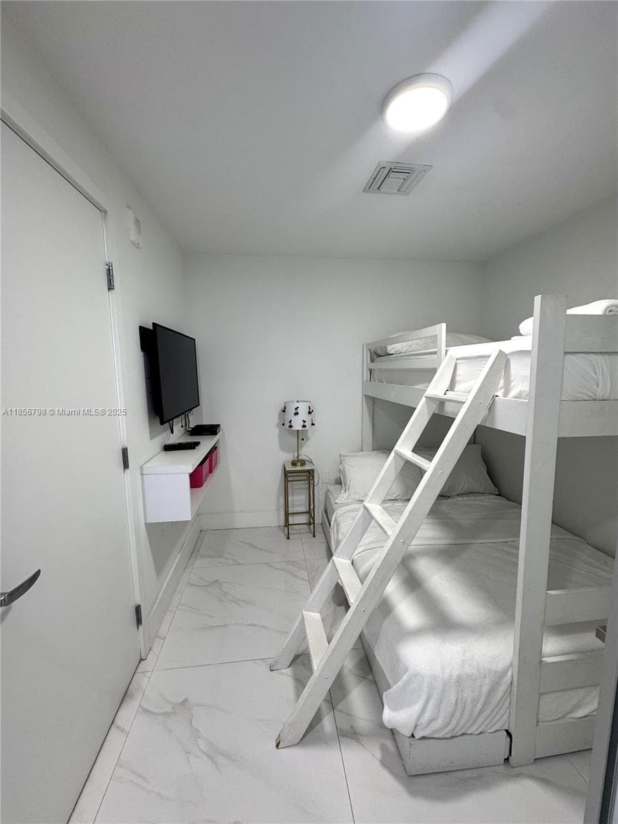 16385 Biscayne Blvd # 2720, North Miami Beach FL 33160 — 21