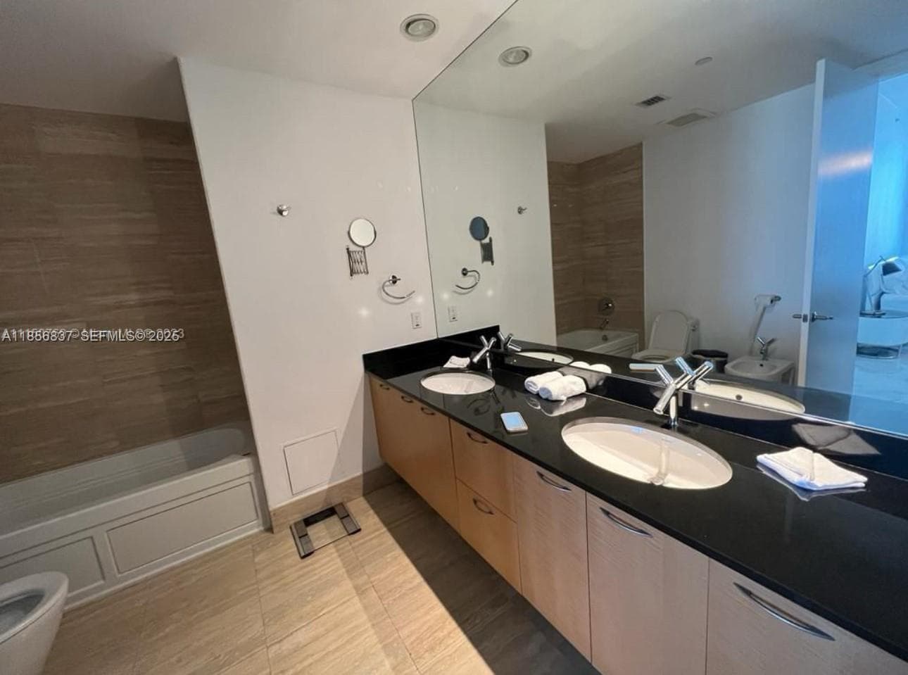 15811 Collins Ave # 2805, Sunny Isles Beach FL 33160 — 23