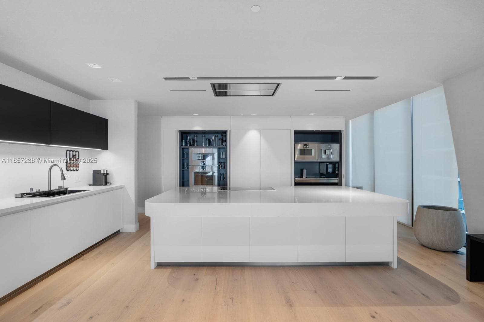 1000 Biscayne Blvd # 2402, Miami FL 33132 — 12