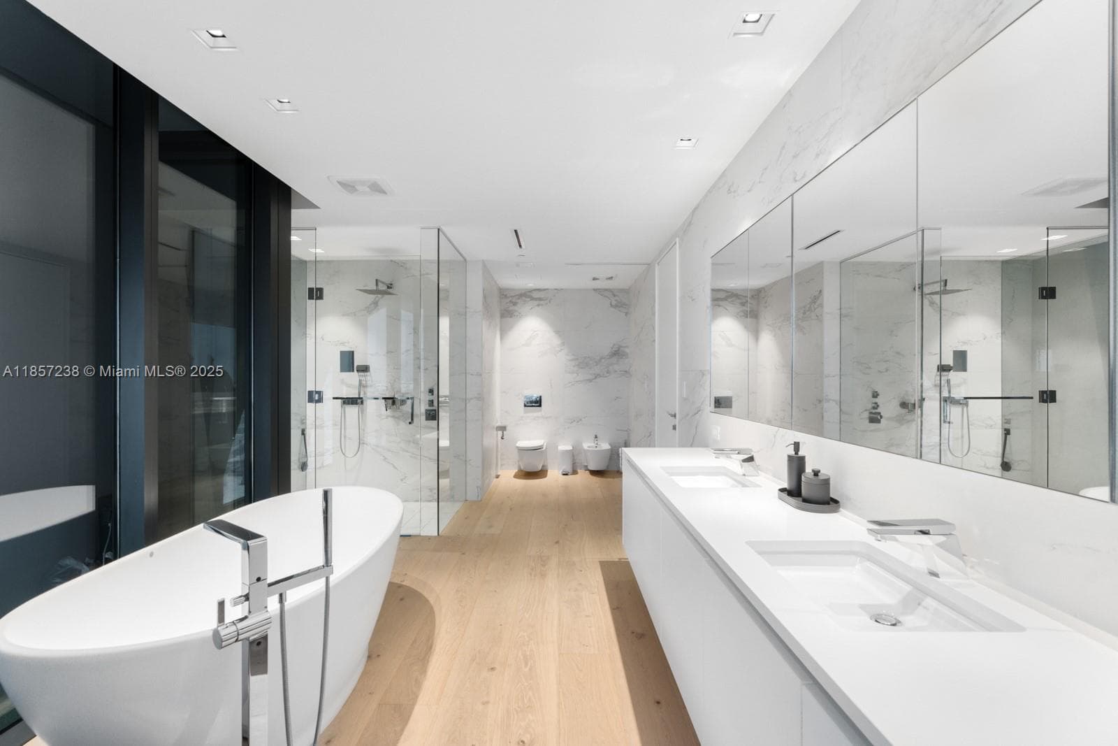 1000 Biscayne Blvd # 2402, Miami FL 33132 — 26