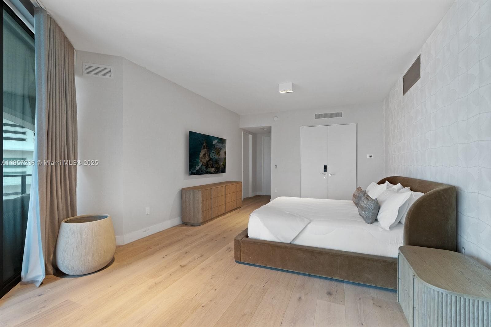 1000 Biscayne Blvd # 2402, Miami FL 33132 — 38