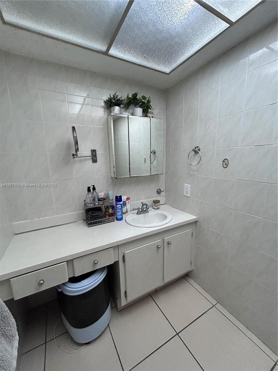 14201 SW 66th St # 306, Miami FL 33183 — 16