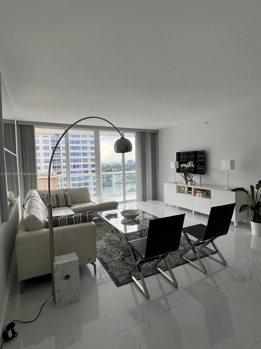 5601 Collins Ave # 1115, Miami Beach FL 33140 — 2