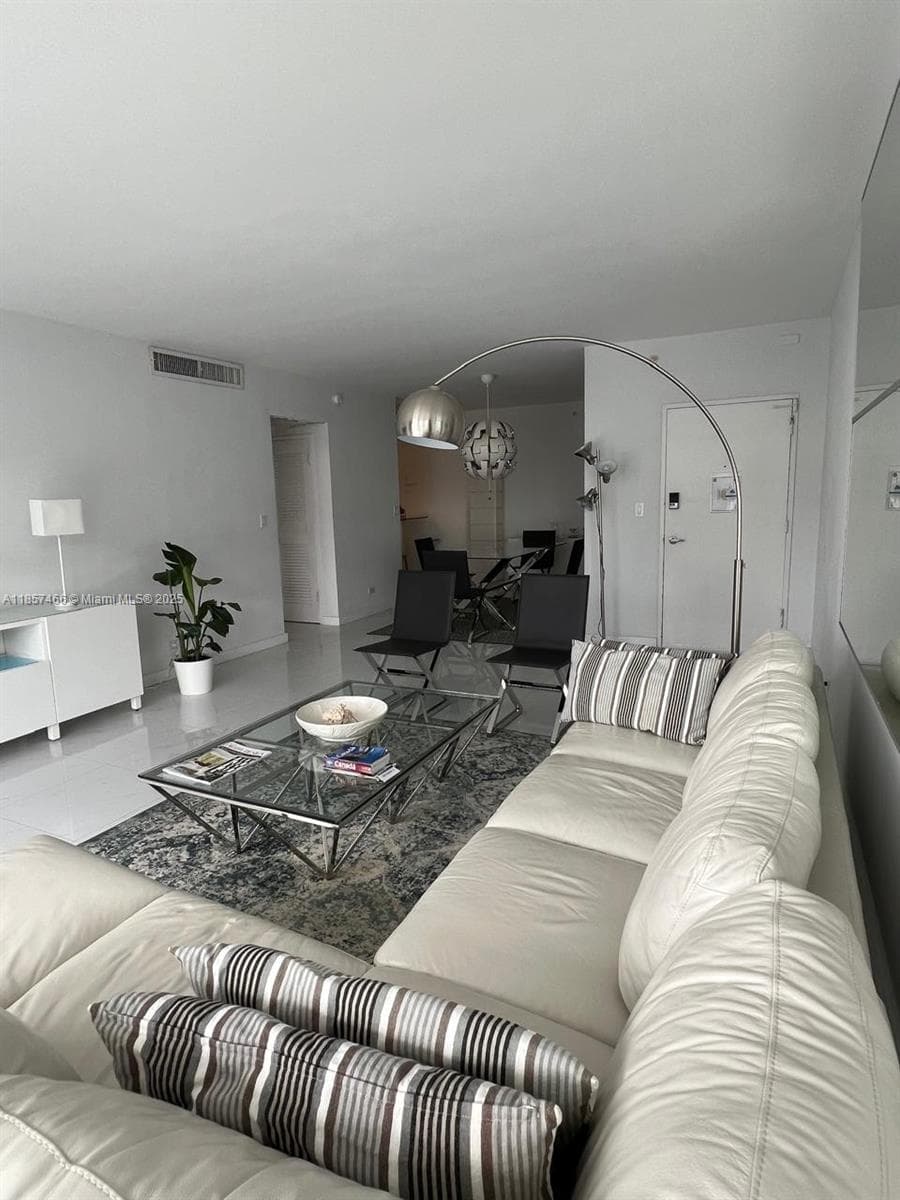 5601 Collins Ave # 1115, Miami Beach FL 33140 — 3