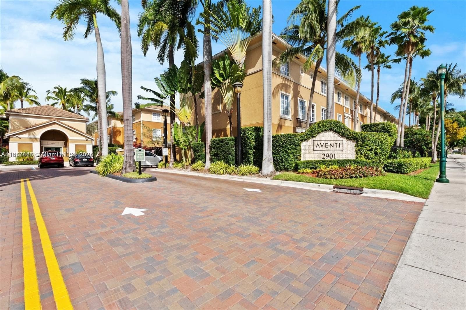 2821 NE 185th St # 408, Aventura FL 33180 — 2